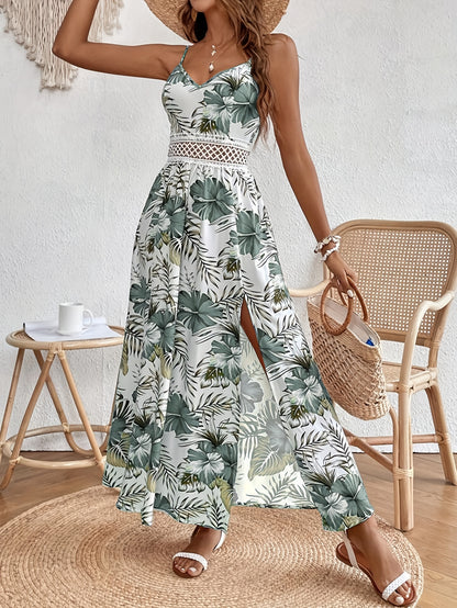 Elegantes Blumenkleid mit Spaghettiträgern und Schlitz